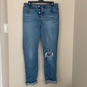 Levi’s Mom Jeans Mid Rise Size 28